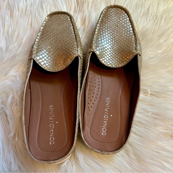 Donald J Pliner Lovage Metallic Gold Slip-on - Picture 3 of 7